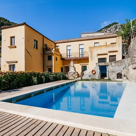 Relais Pensión 4*