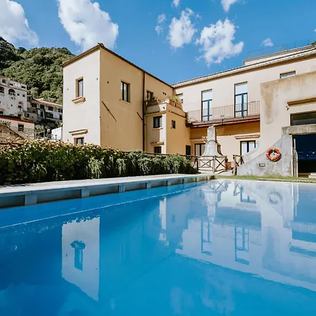 Relais Pensión 4*